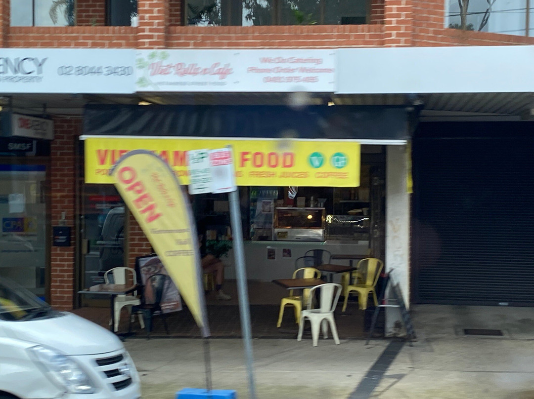 Viet Rolls N Cafe