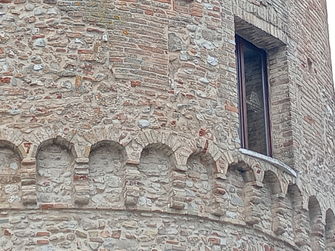 Torre Bassano-瓦斯托必去景点