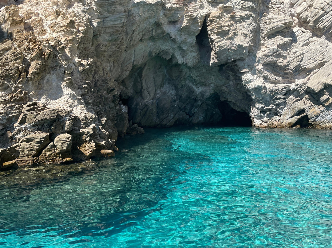 Rent Boat Milos-Adamas必去景点