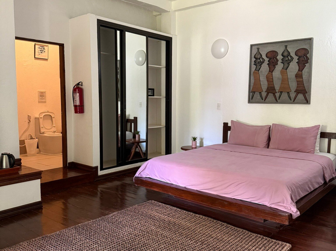 福茂萨波荷别墅酒店主图