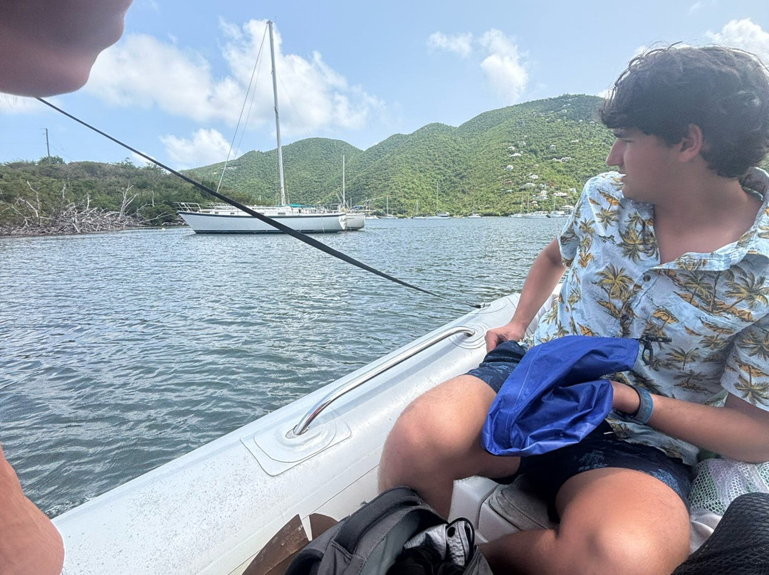 Dockside Dinghy-Coral Bay必去景点