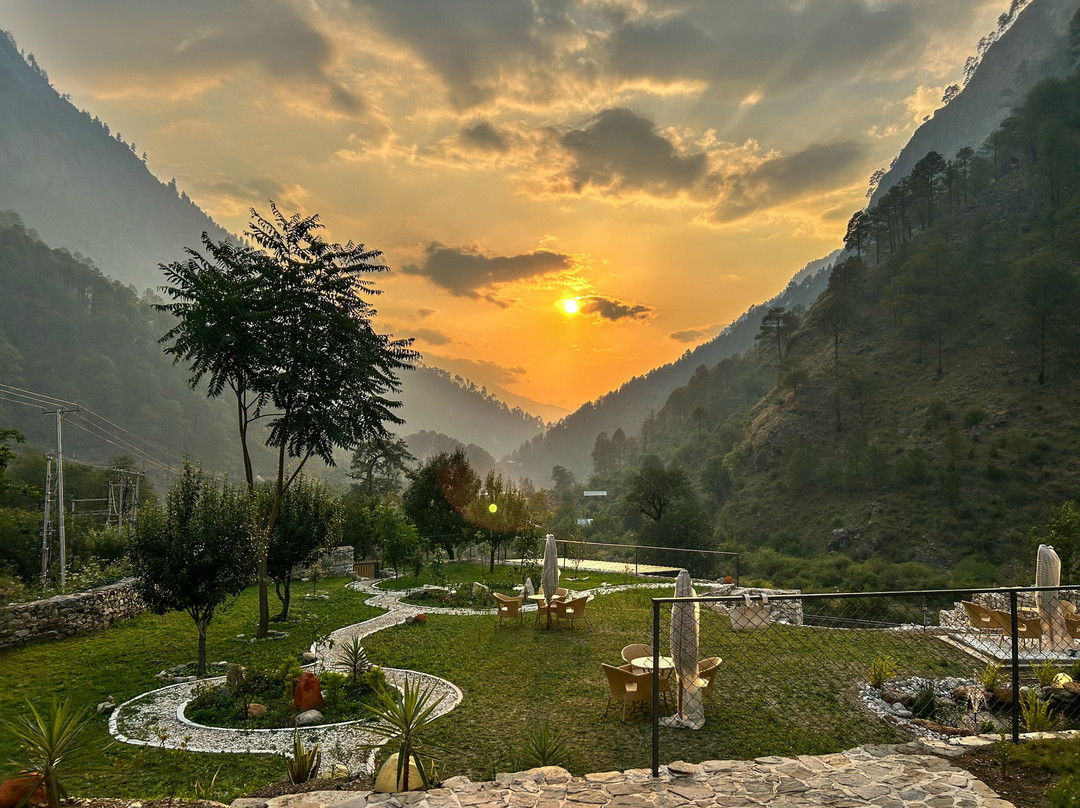 Mashru Riverside Estate - Tirthan Valley