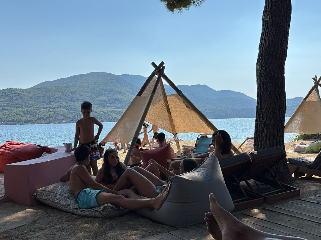 Naomi Beach Bar-Edipsos必去景点