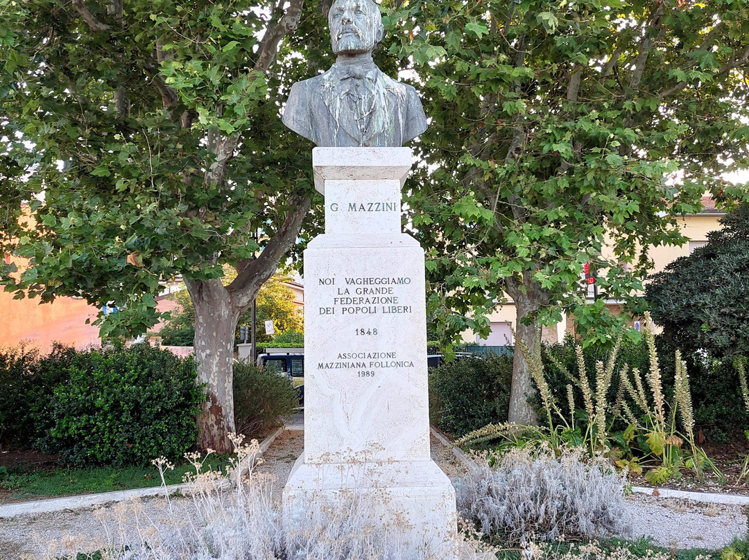 Monumenti di E. Socci e G. Mazzini in Follonica-福洛尼卡必去景点