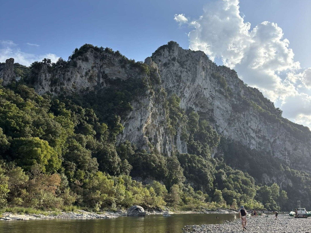 Action Canoe-Kayak La Vernede-瓦隆蓬达尔克必去景点