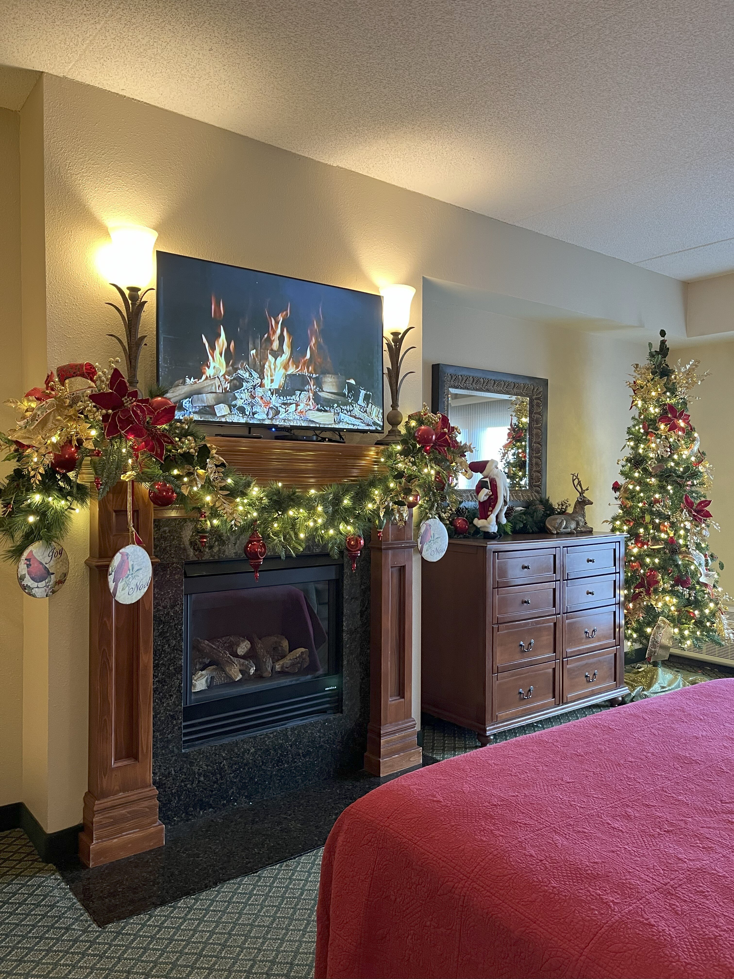 The Inn at Christmas Place-客卧