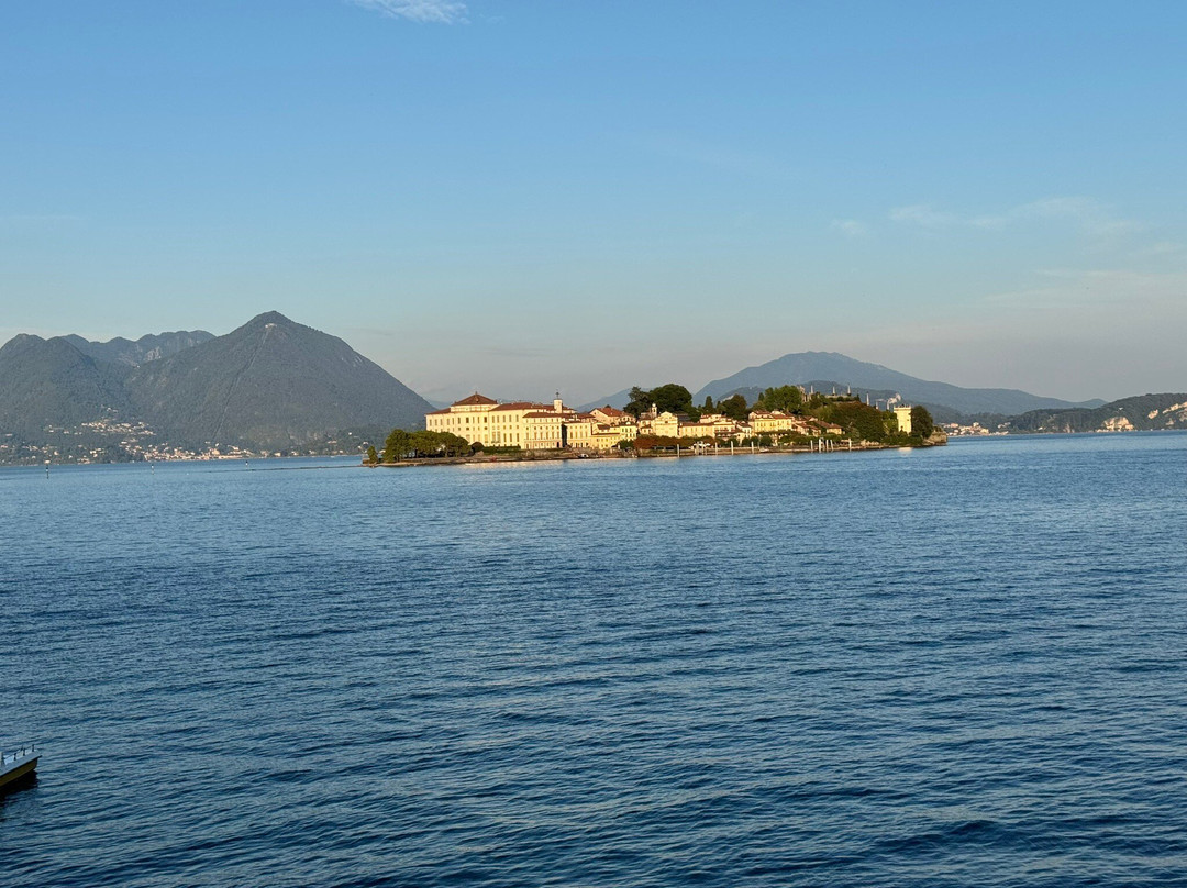 露夏洛别墅酒店主图