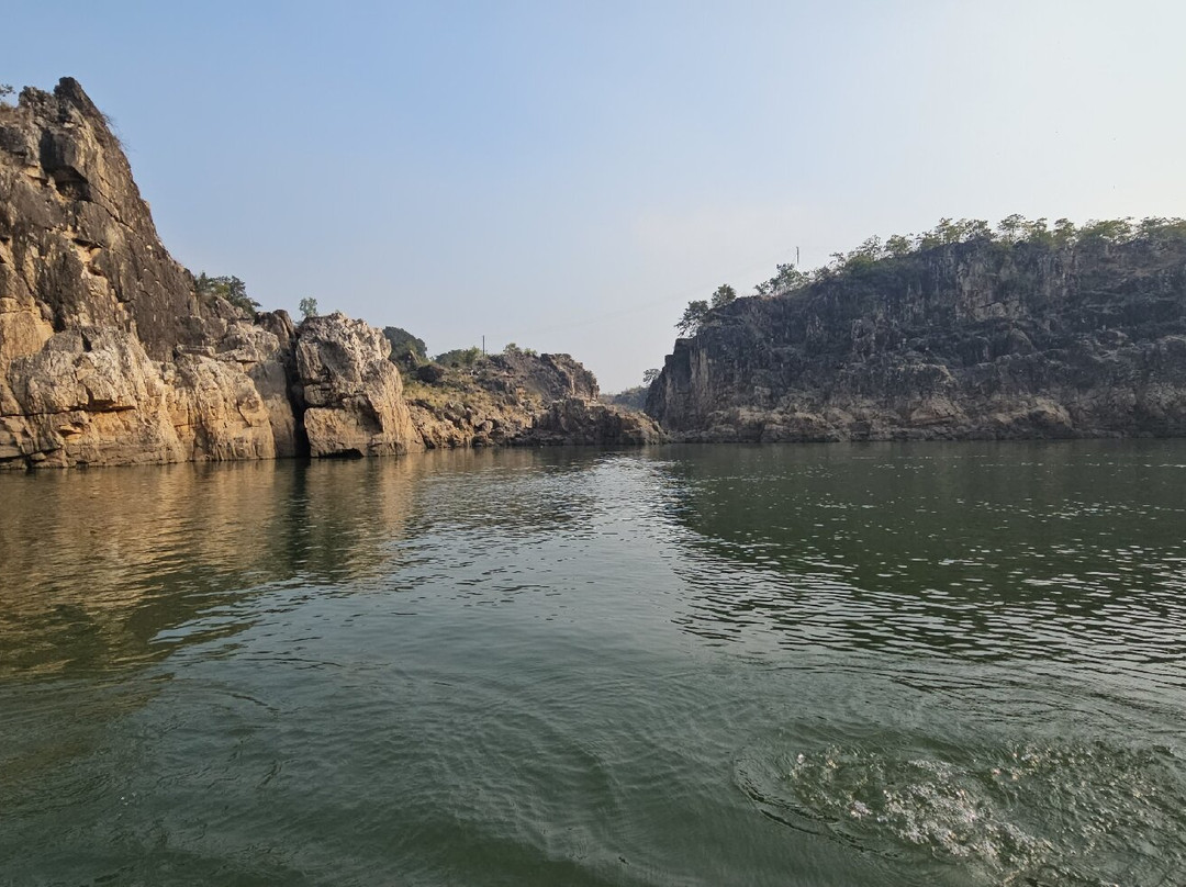 Marble Rocks at Bhedaghat-贾巴尔普尔必去景点