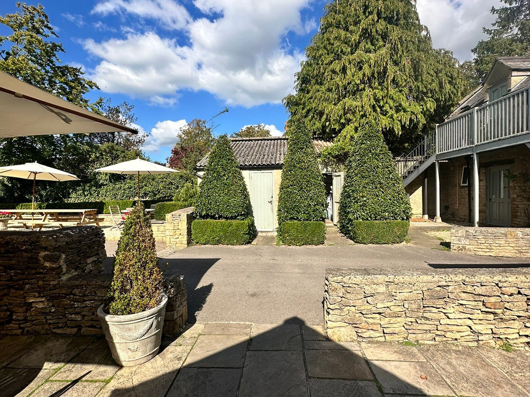 The Kingham Plough主图