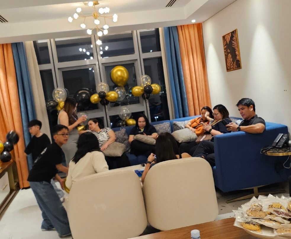 Waterfront Hotel & Apartments