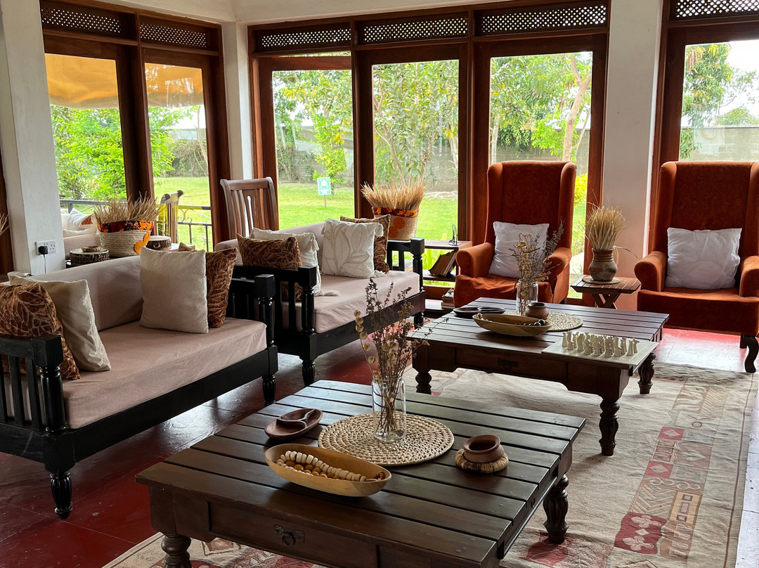 Moyoni Airport Lodge主图