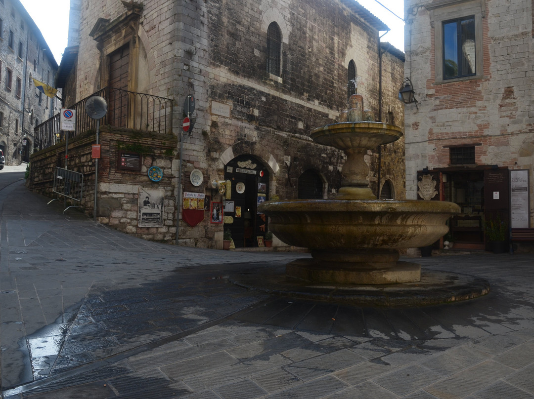 Fontana del Bargello-古比奥必去景点