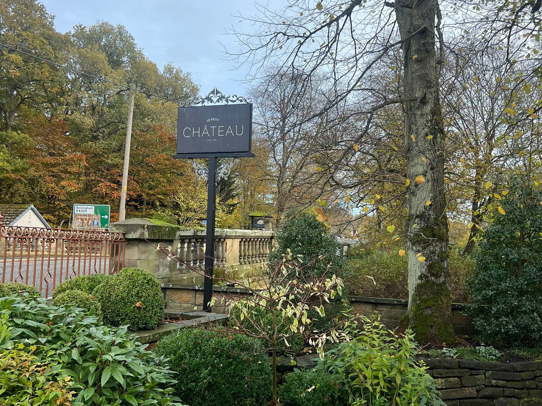 Le Petit Chateau & William De Percy主图