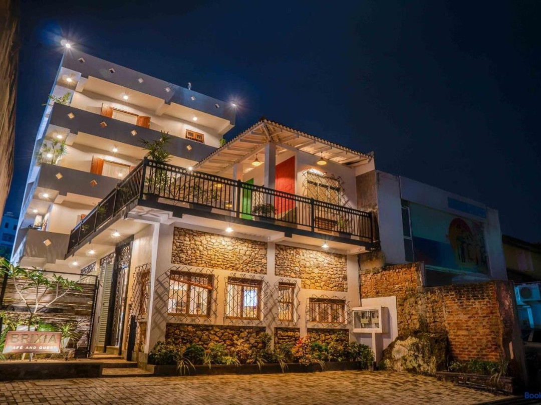 Brixia Cafe and Guest