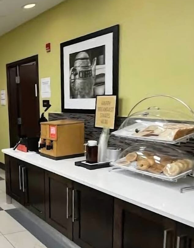 Hampton Inn & Suites by Hilton Regina East Gate主图