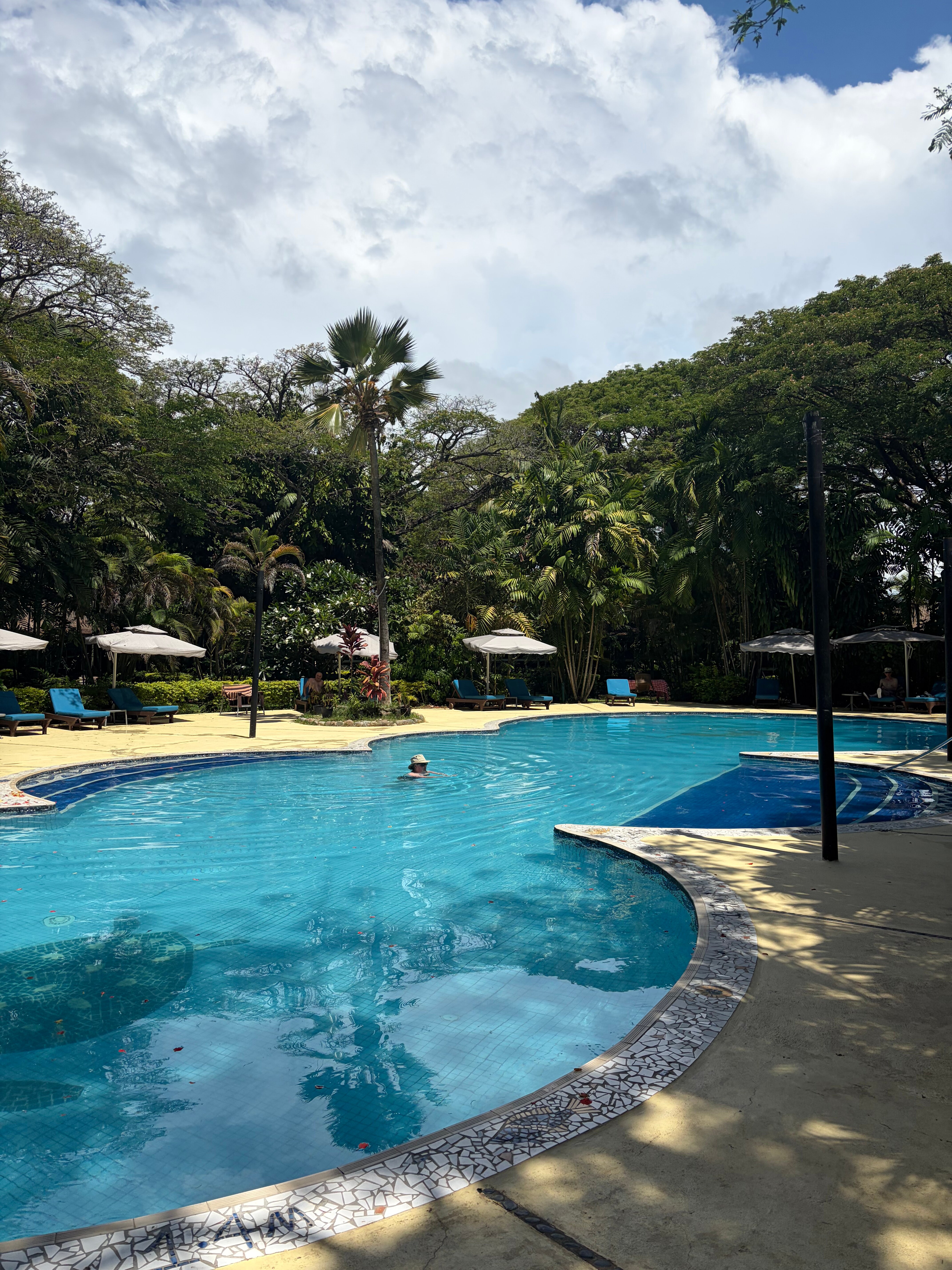 第一次登陆海滩度假别墅酒店-泳池