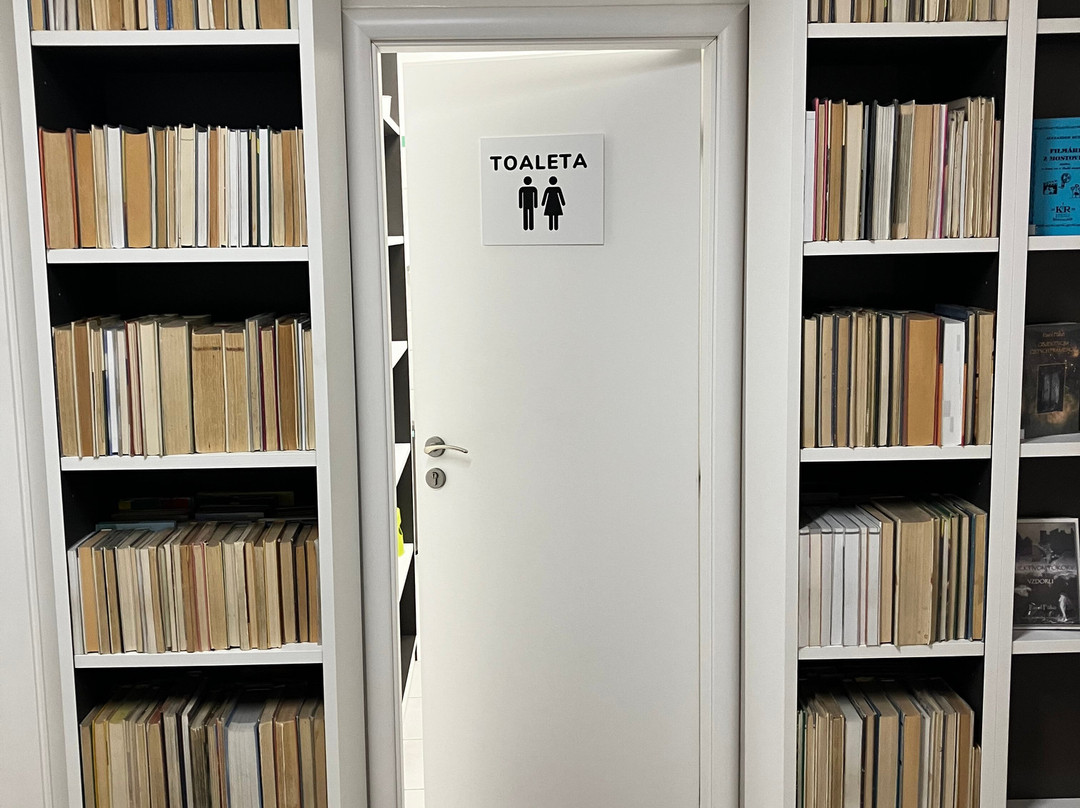 Bibliothek Ružinov-Karlova Ves必去景点