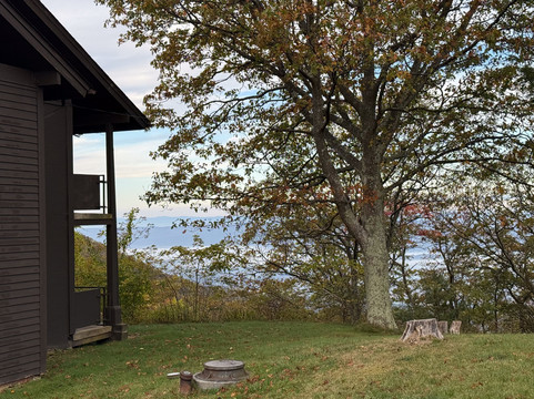 天堂之地酒店主图