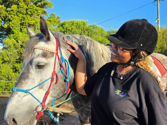 Featherfoot Beach Horse Trails & Riding School-杰佛瑞湾必去景点