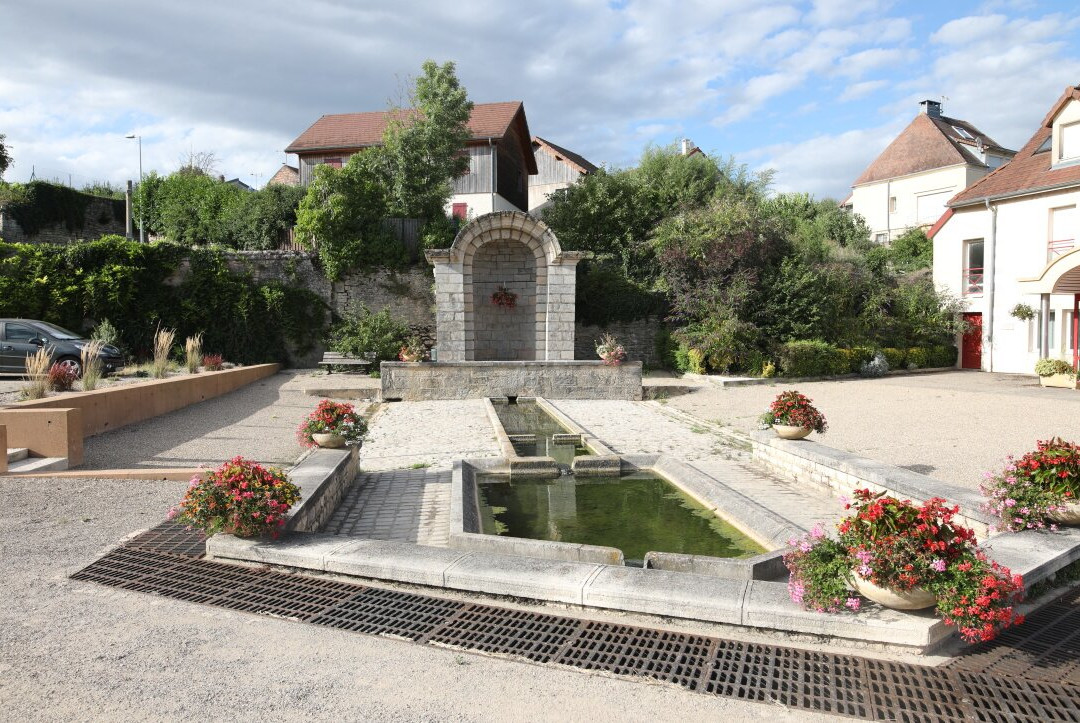 Le lavoir de Brevans et sa fontaine-Brevans必去景点