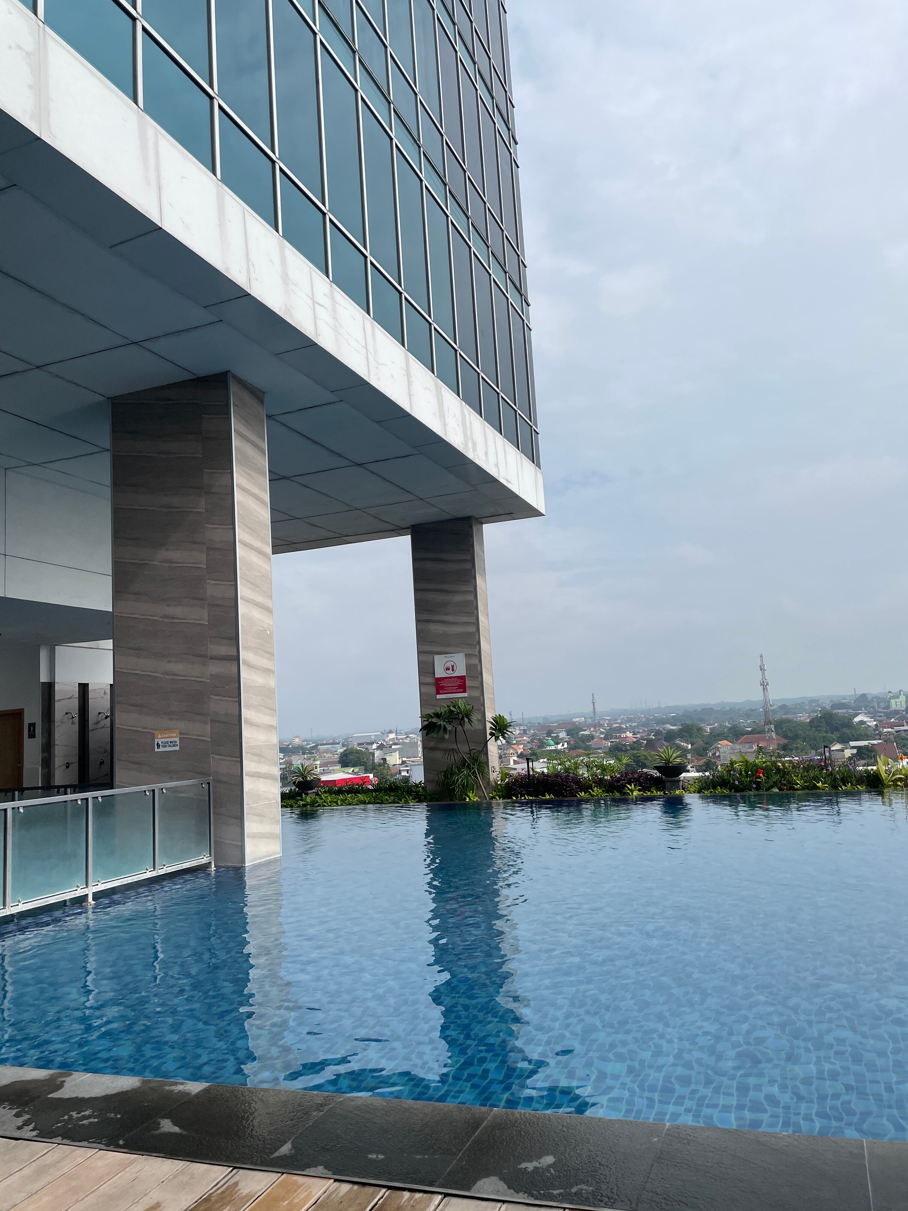 Swiss-Belhotel Solo-泳池