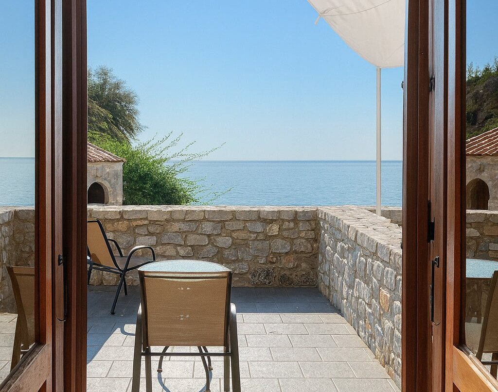 Lalloudes Seaside Accommodation主图