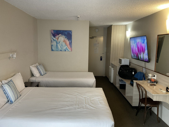 东港汽车酒店主图