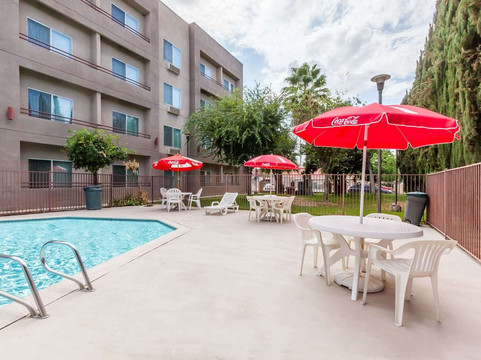 贝克斯菲尔德北华美达酒店