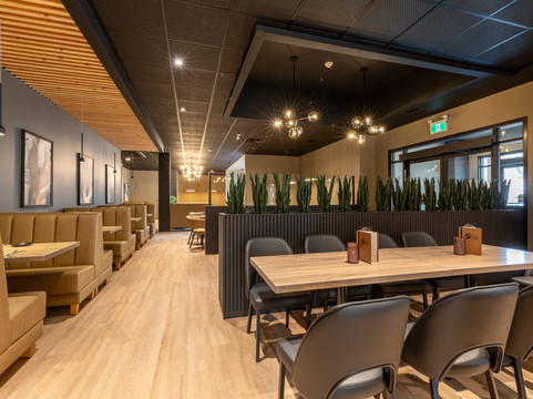 普利斯提格金色酒店主图