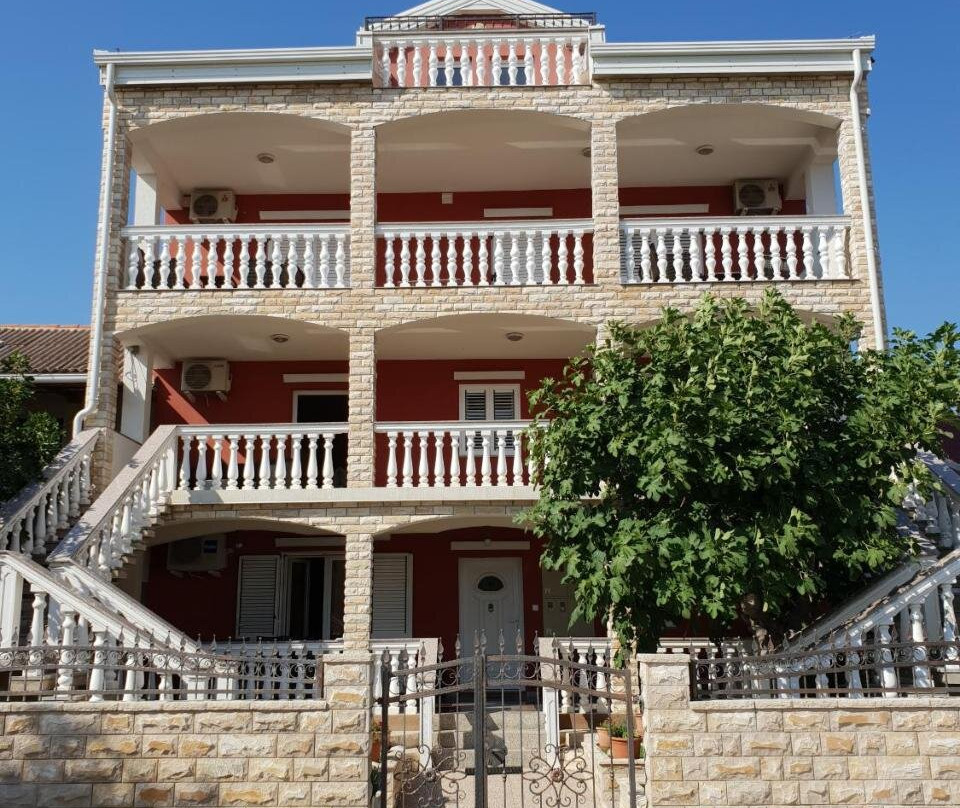 Apartmani "Bodulo"