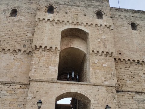 Castello Aragonese-塔兰托必去景点
