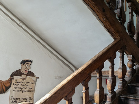 蒙塔尔吉斯中央酒店主图