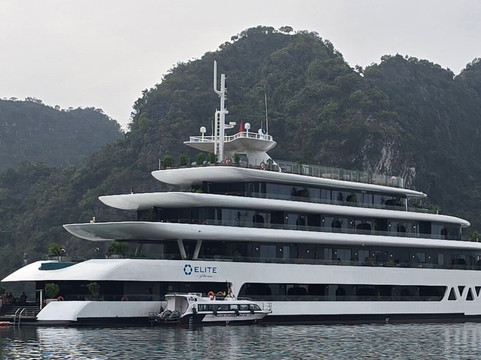 Elite of the Seas-下龙湾必去景点