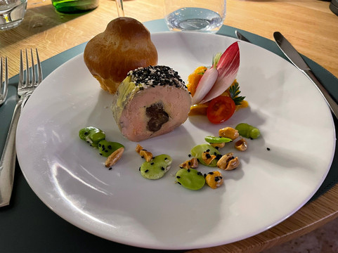 维克多雨果酒店主图