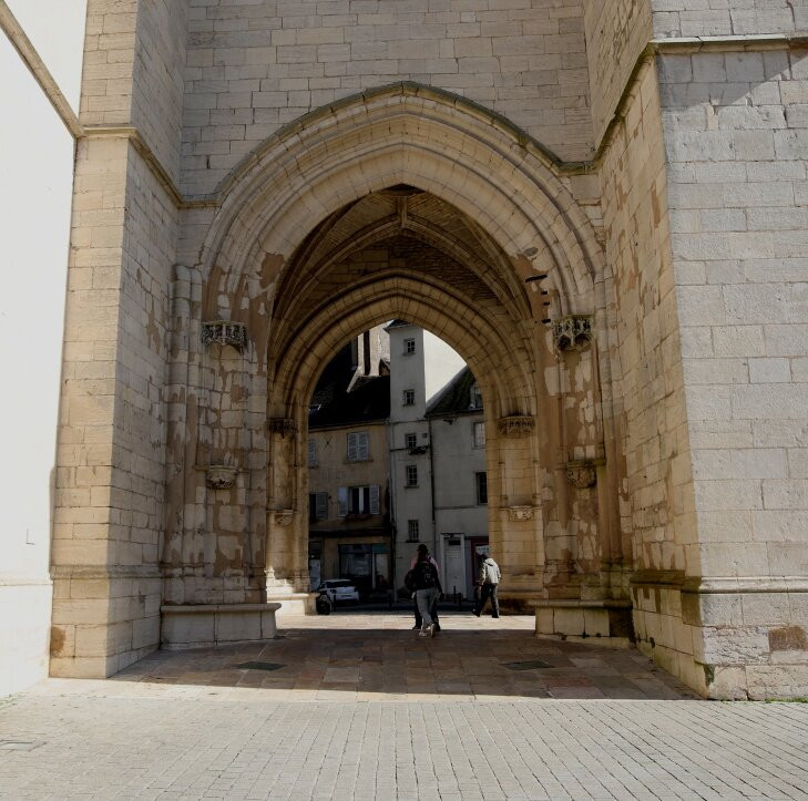 Collégiale Notre-Dame de Dole-多勒必去景点