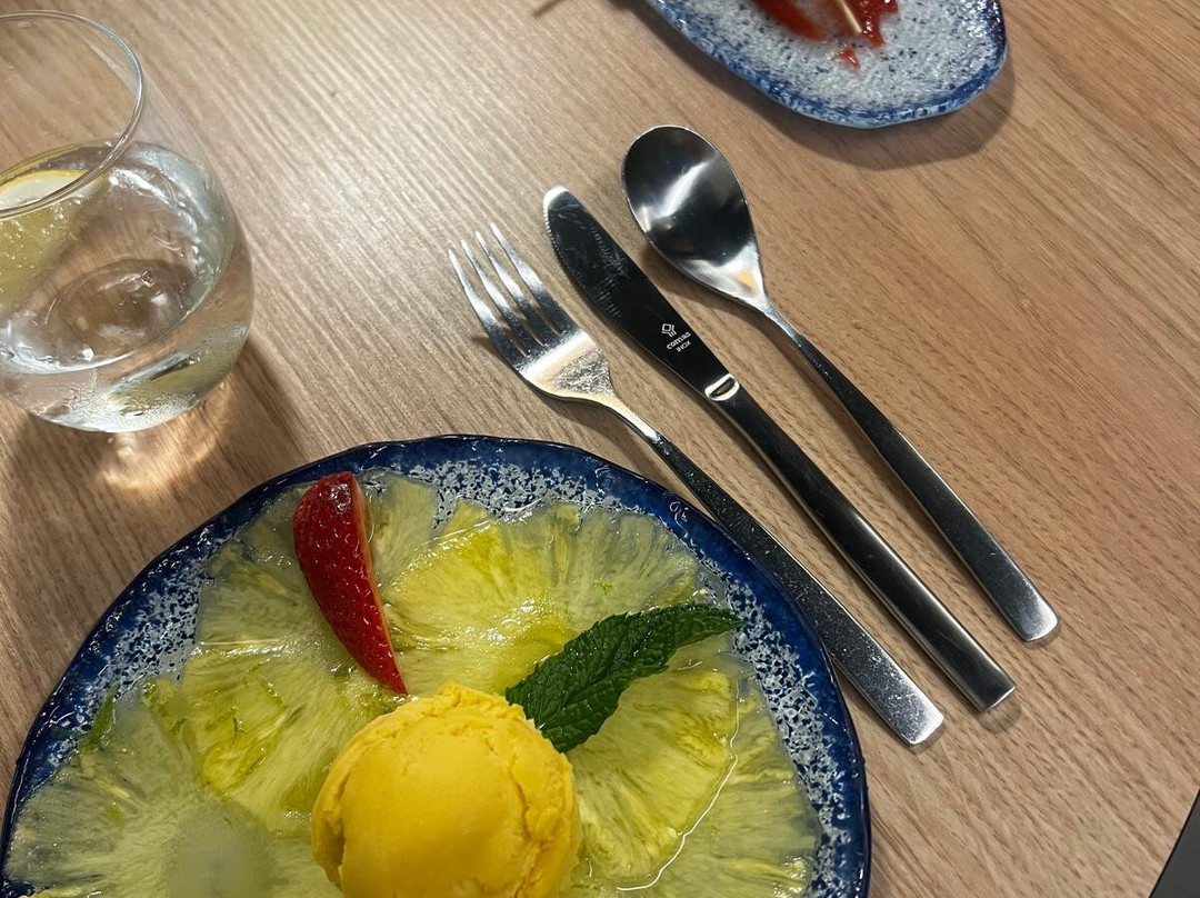 海豚酒店主图