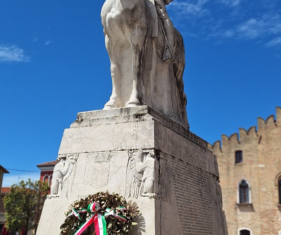 Palazzo dei Cento (o palazzo Municipale)-波尔托格鲁阿罗必去景点