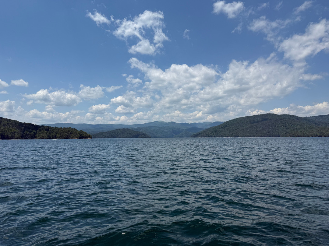 Jocassee Lake Tours-Salem必去景点