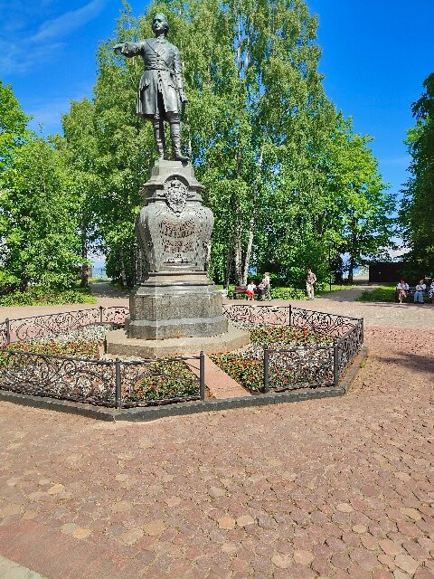 Monument to Peter the Great-彼得罗扎沃茨克必去景点