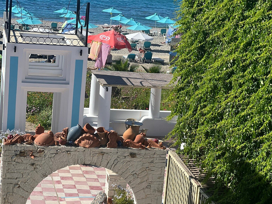 Golden Beach Hotel主图