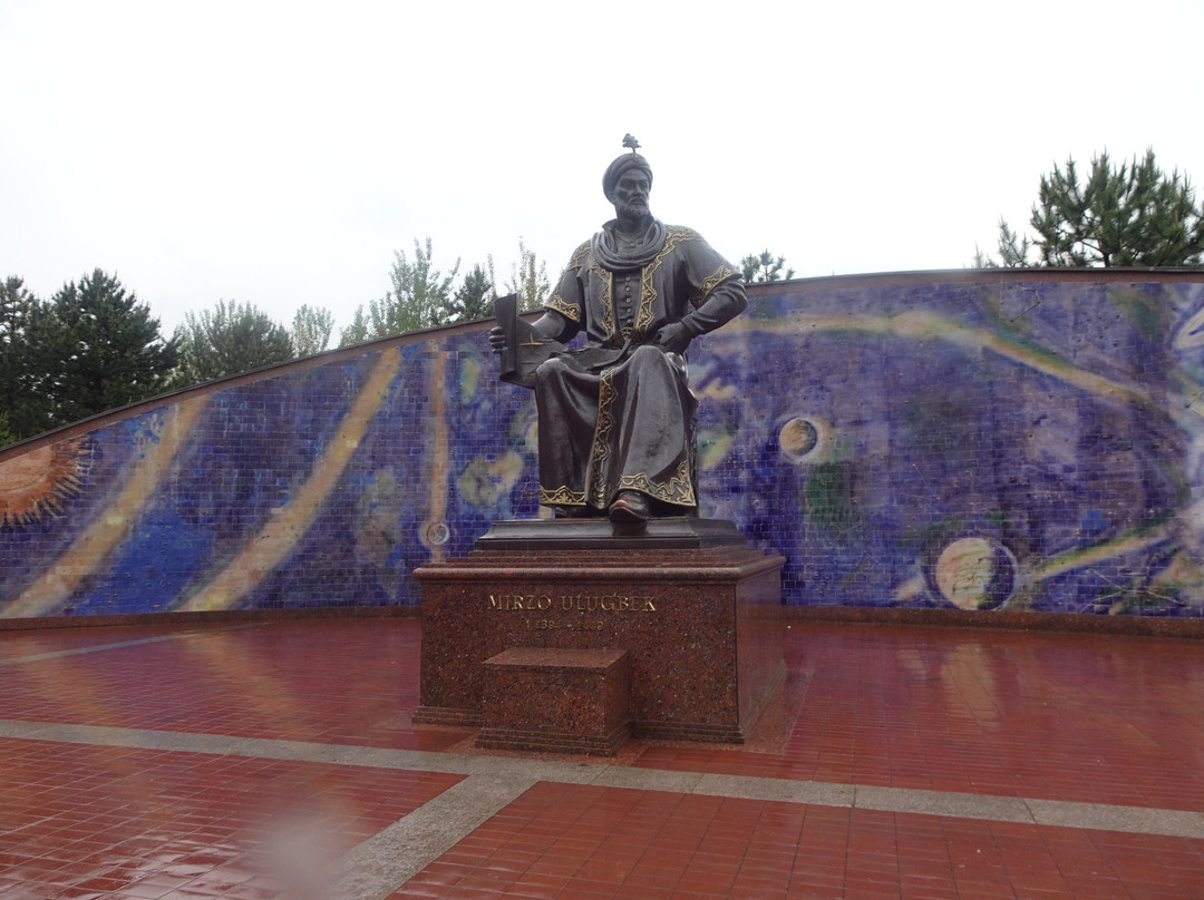Monument to Mirzo Ulugbek