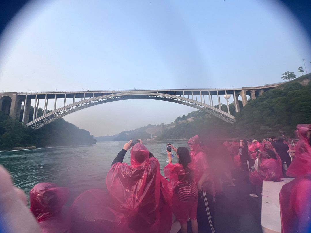 Rainbow Bridge-尼亚加拉大瀑布必去景点