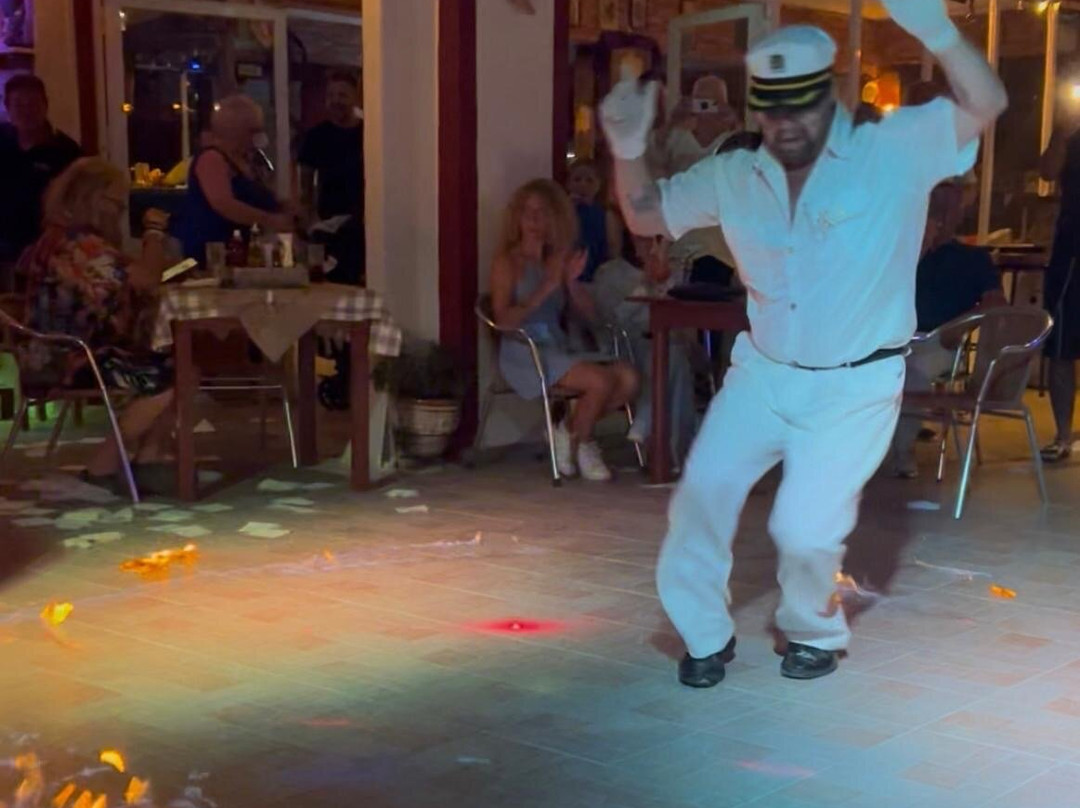 Mad Mike's Bar-Agios Georgios必去景点