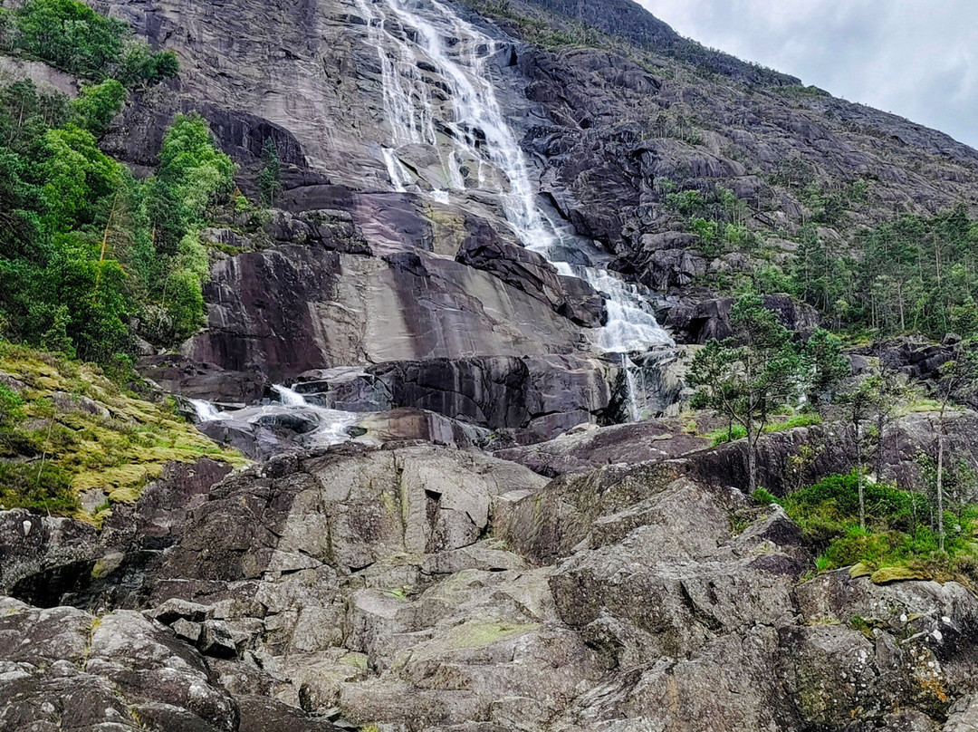 Langfoss Waterfall-Fjaera必去景点
