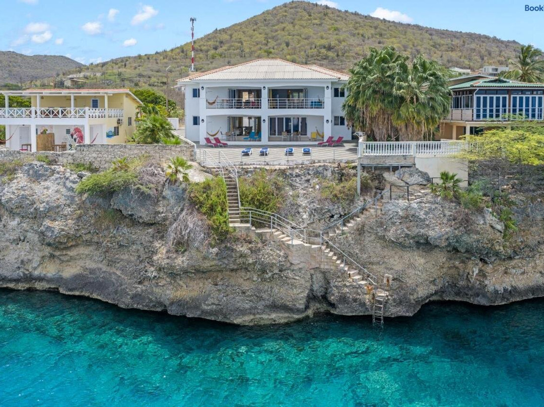 Whitehouse Lagun Apartments
