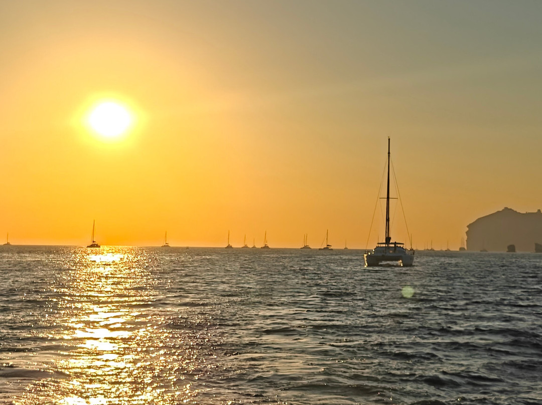 Vista Yachting Santorini-圣托里尼必去景点