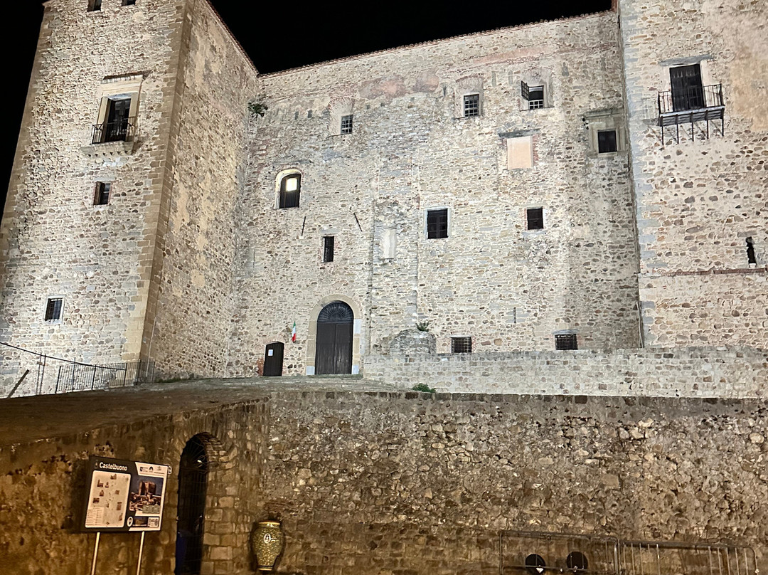 Castello dei Ventimiglia-Castelbuono必去景点