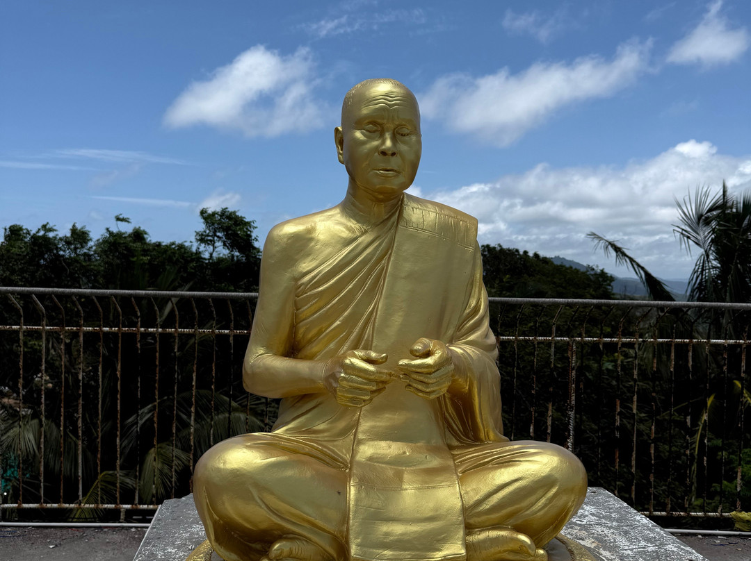 普吉岛城市观光： 普吉岛老城区查龙寺著名景点-普吉岛必去景点