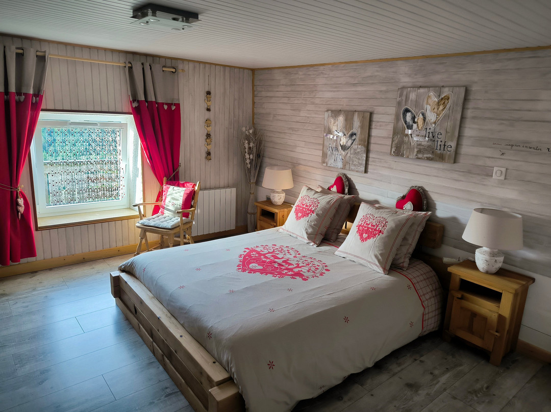 Servance酒店住宿-La Ferme de La-haut B&B