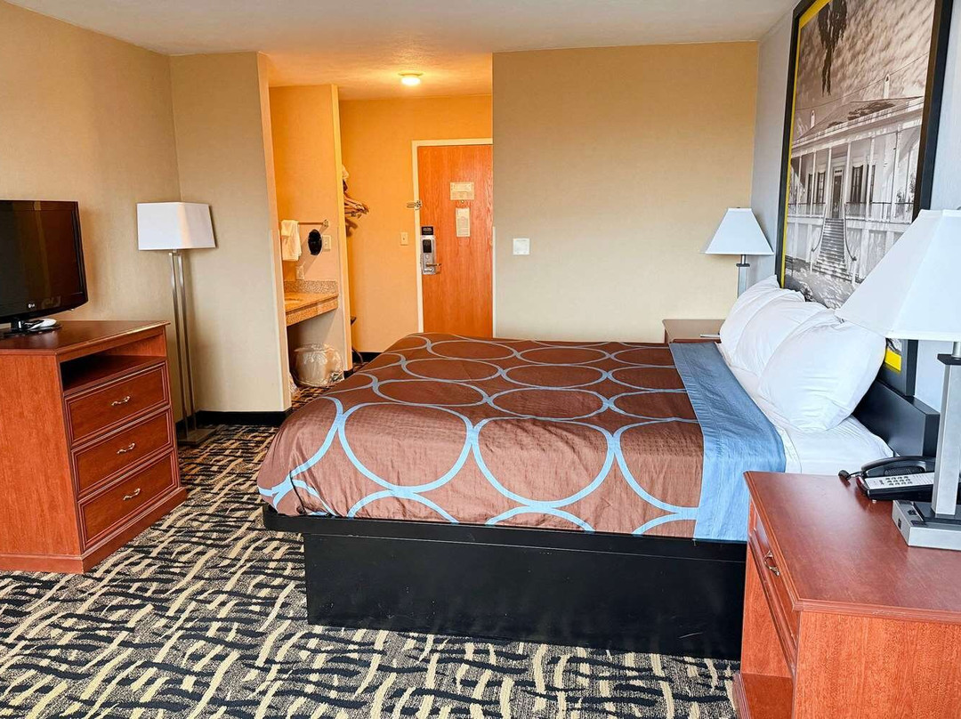 Super 8 by Wyndham Cozad, Nebraska